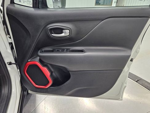 Used 2023 Jeep Renegade Trailhawk AWD/4WD image 28