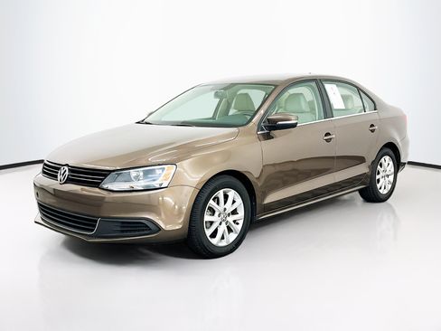 Used 2014 Volkswagen Jetta SE FWD image 3