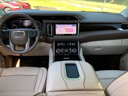 Used 2021 GMC Yukon Denali w/ Denali Premium Package AWD/4WD image 16