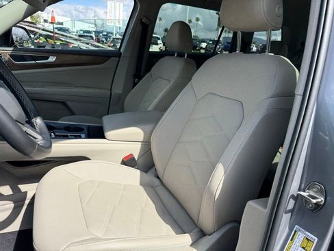 Used 2026 Volkswagen Atlas SE FWD image 5
