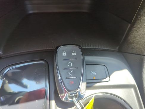 Certified 2024 Chevrolet Equinox RS FWD image 33