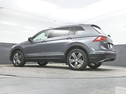 Used 2018 Volkswagen Tiguan SEL Premium AWD/4WD image 39