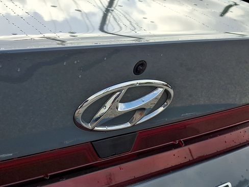 Used 2022 Hyundai Elantra SE FWD image 29