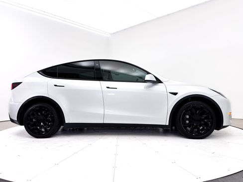 Used 2021 Tesla Model Y Long Range AWD/4WD image 39