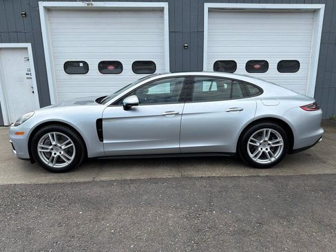 Used 2018 Porsche Panamera 4 AWD/4WD image 7