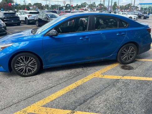 Used 2022 Kia Forte GT-Line w/ GT-Line Premium Package FWD image 2