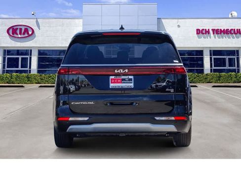 Certified 2022 Kia Carnival LX image 5
