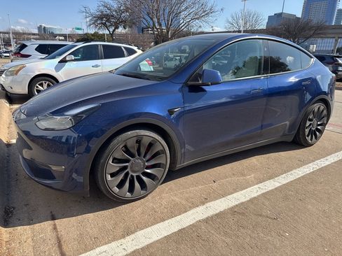Used 2025 Tesla Model Y Performance image 2