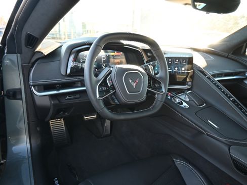 Used 2024 Chevrolet Corvette Stingray Premium Conv w/ Z51 Performance Package image 3