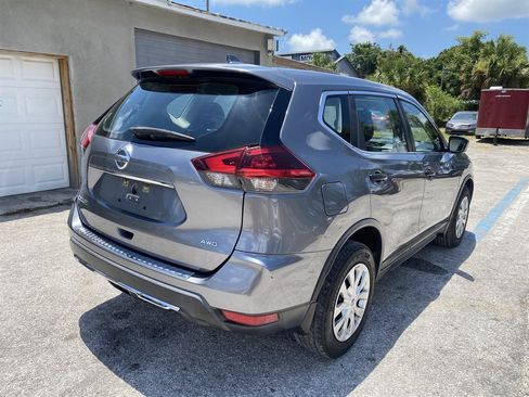 Used 2018 Nissan Rogue S AWD/4WD image 7