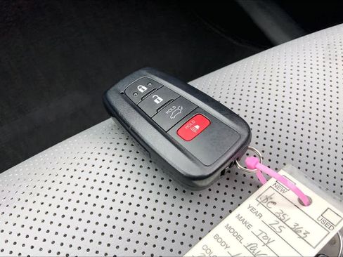 Used 2025 Toyota RAV4 Limited image 14