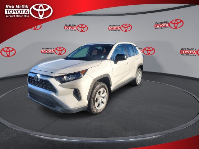 Used 2022 Toyota RAV4 LE AWD/4WD image 4
