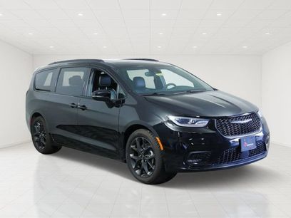 Used 2025 Chrysler Pacifica Limited