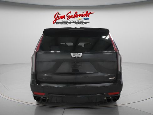 Used 2024 Cadillac Escalade ESV V w/ LPO, ONYX Package AWD/4WD image 4