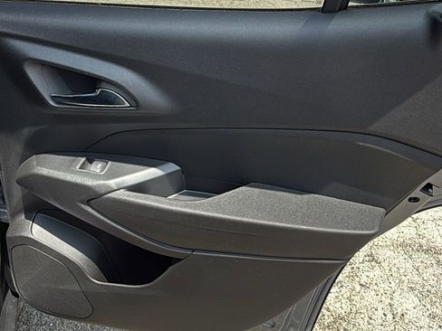 Used 2024 Chevrolet Trax LT w/ Driver Confidence Package FWD image 24