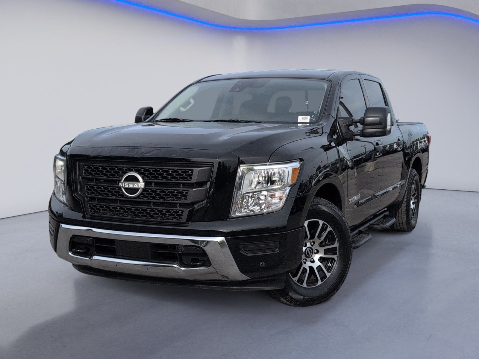 Used 2024 Nissan Titan SV w/ SV Convenience Package RWD image 2
