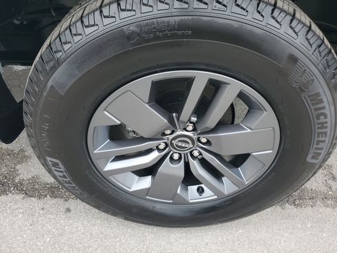 Used 2025 Nissan Frontier SV image 29