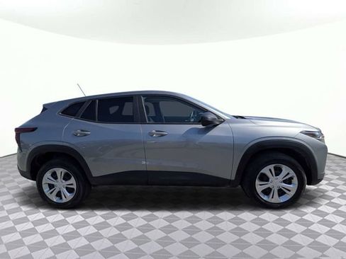 Used 2024 Chevrolet Trax LS FWD image 2