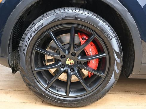 Used 2021 Porsche Cayenne AWD/4WD image 12
