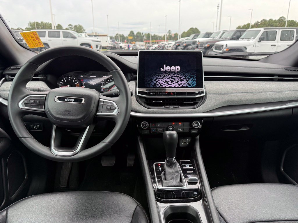 Used 2024 Jeep Compass Latitude AWD/4WD image 9