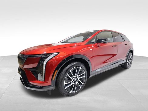 Certified 2025 Cadillac Optiq Sport 2 w/ LPO, Floor Liner Package image 8