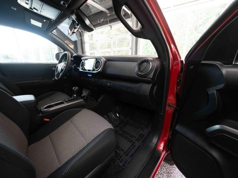 Used 2021 Toyota Tacoma TRD Sport AWD/4WD image 25