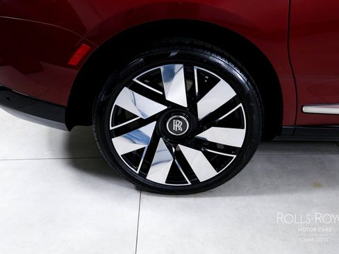 Certified 2025 Rolls-Royce Cullinan AWD/4WD image 39