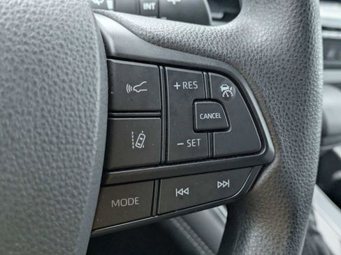 Used 2025 Toyota Sienna LE AWD/4WD image 25