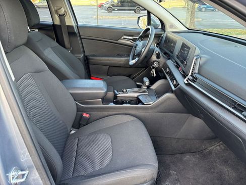 Used 2025 Kia Sportage LX image 34