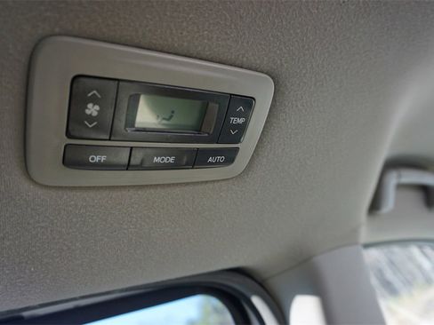 Used 2014 Toyota Sienna XLE image 12