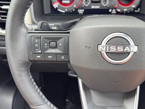Used 2025 Nissan Rogue SL FWD image 19