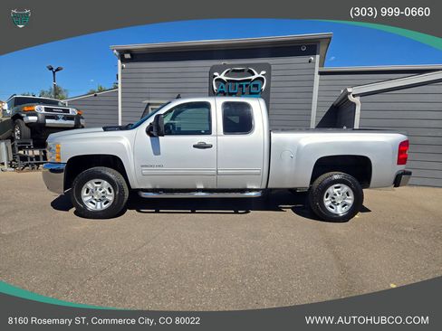 Used 2010 Chevrolet Silverado 2500 LT w/ Interior Plus Package AWD/4WD image 7