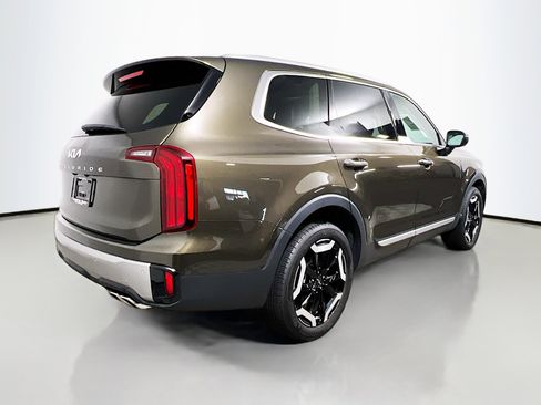 Used 2025 Kia Telluride S image 4