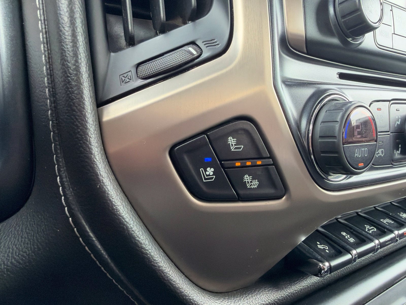 Used 2018 GMC Sierra 1500 Denali w/ Denali Ultimate Package AWD/4WD image 25