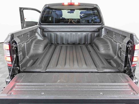 Used 2024 Nissan Frontier SV image 26