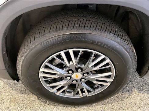 Used 2025 Chevrolet Traverse LT AWD/4WD image 36