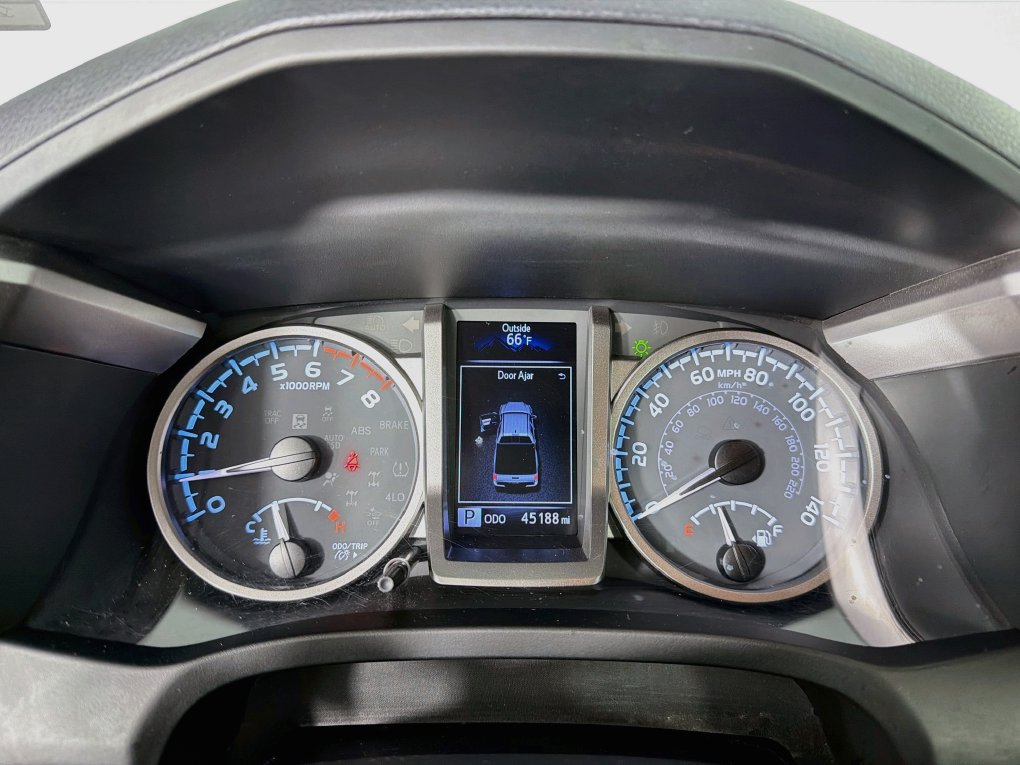 Used 2022 Toyota Tacoma SR5 w/ Technology Package RWD image 18