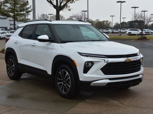 New 2026 Chevrolet TrailBlazer LT w/ Convenience Package FWD image 3