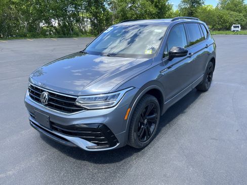 Used 2023 Volkswagen Tiguan SE R-Line AWD/4WD image 1