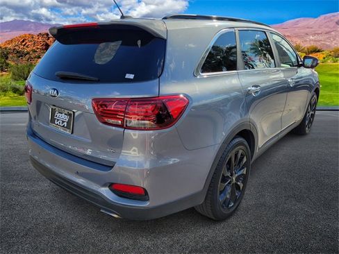 Used 2019 Kia Sorento S image 4