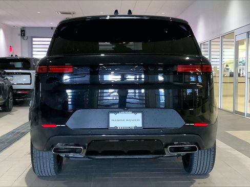 Used 2024 Land Rover Range Rover Sport SE image 4