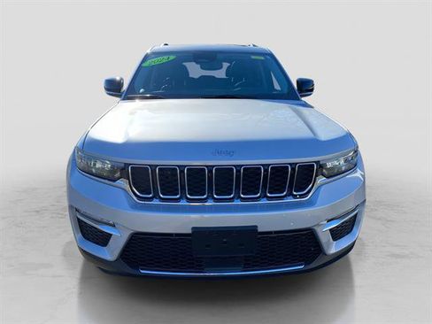 Used 2024 Jeep Grand Cherokee Limited image 12