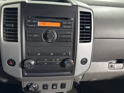 Used 2010 Nissan Frontier SE image 23