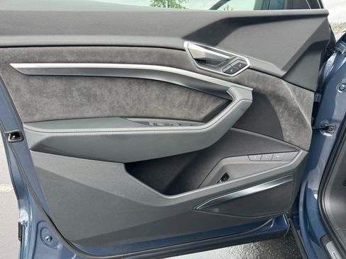 Used 2021 Audi e-tron Prestige w/ Prestige Package image 45