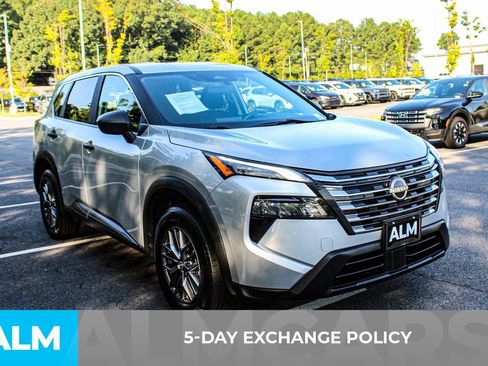 Used 2024 Nissan Rogue S AWD/4WD image 3