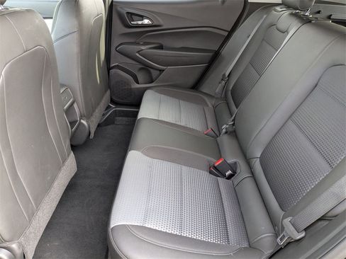 Used 2025 Chevrolet Trax LT w/ LT Convenience Package image 27