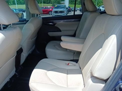 Used 2021 Toyota Highlander Limited FWD image 30