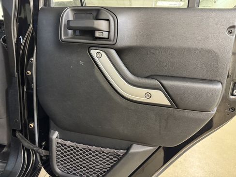 Used 2016 Jeep Wrangler Unlimited Sahara w/ Connectivity Group image 24