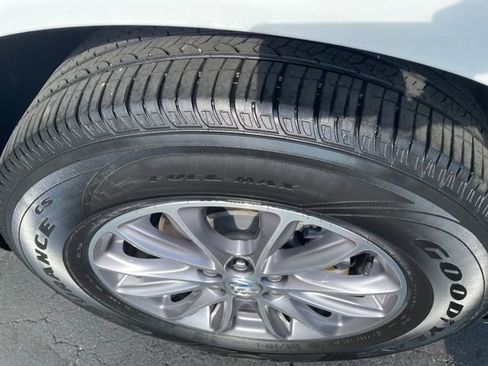 Used 2023 Buick Enclave Essence FWD image 31