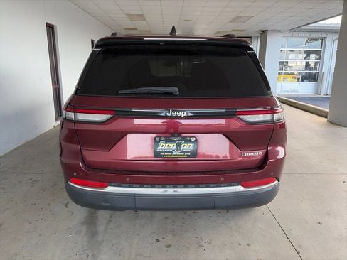 Certified 2022 Jeep Grand Cherokee Laredo w/ Luxury Tech Group I RWD image 5